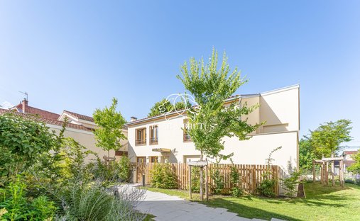 House in Sainte-Foy-lès-Lyon, Auvergne-Rhône-Alpes, France 1