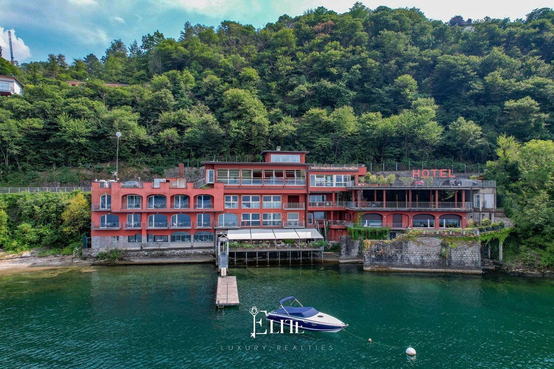 Villa in Laveno-Mombello, Lombardy, Italy 1 - 18399833