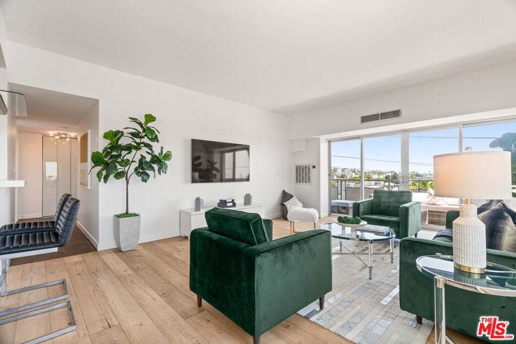 Condo in Los Angeles, California, United States 4 - 18545145