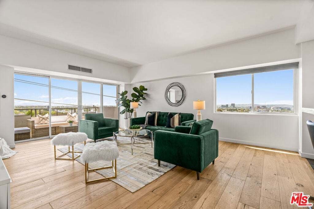 Condo in Los Angeles, California, United States 1 - 18545145