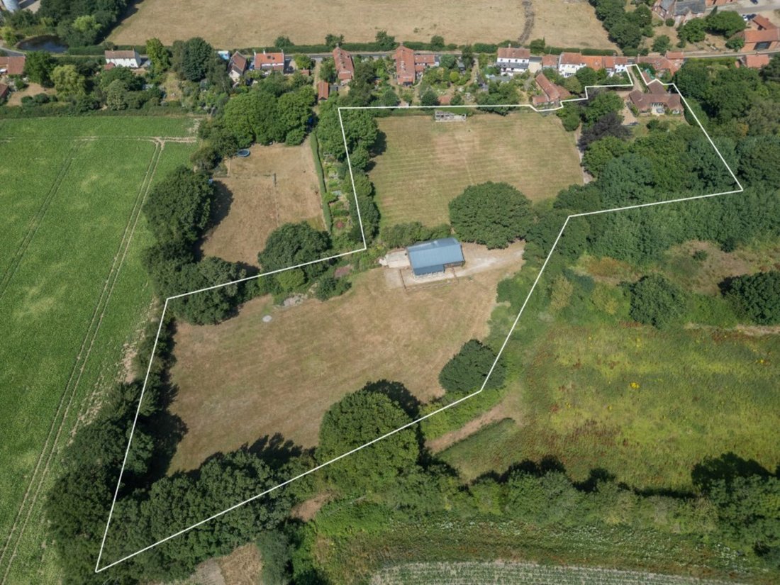 Bungalow in Oulton, England 3 - 18545827