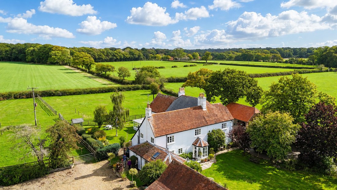 House in Thorney Hill, Sopley, England 1 - 17488257