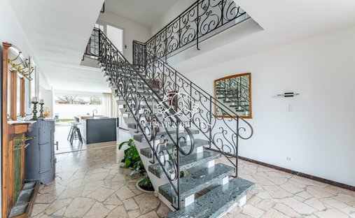 House in Saint-Laurent-de-Mure, Auvergne-Rhône-Alpes, France 1