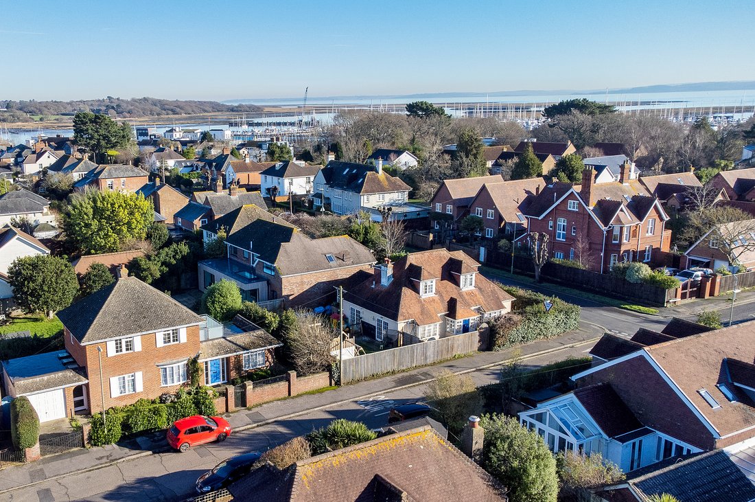 House in Lymington, England 3 - 18545167