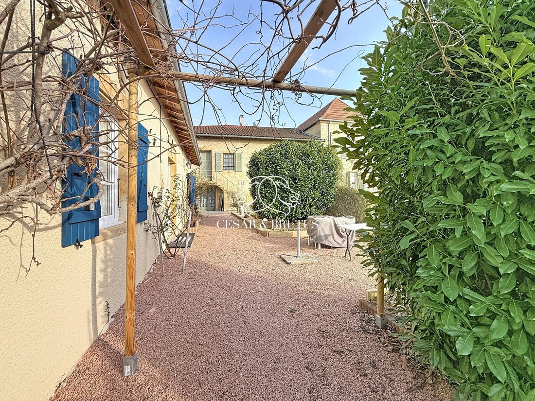 House in Pouilly-sous-Charlieu, Auvergne-Rhône-Alpes, France 2 - 17065416