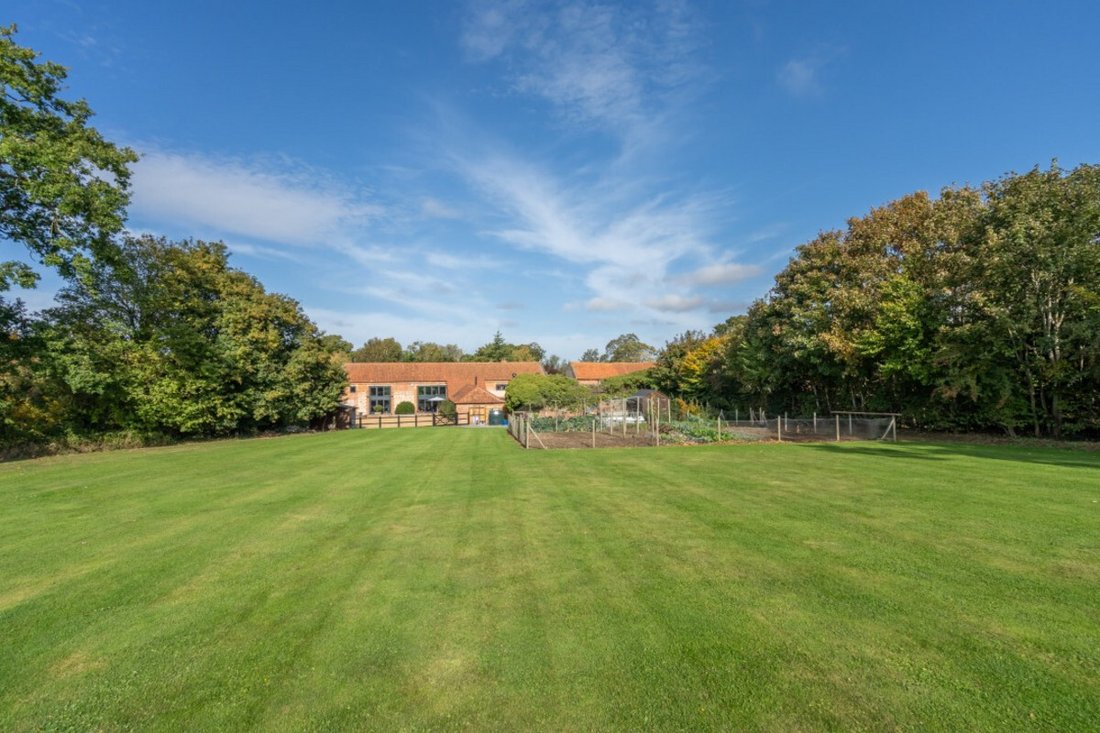 Erpingham, England 2 - 18545543