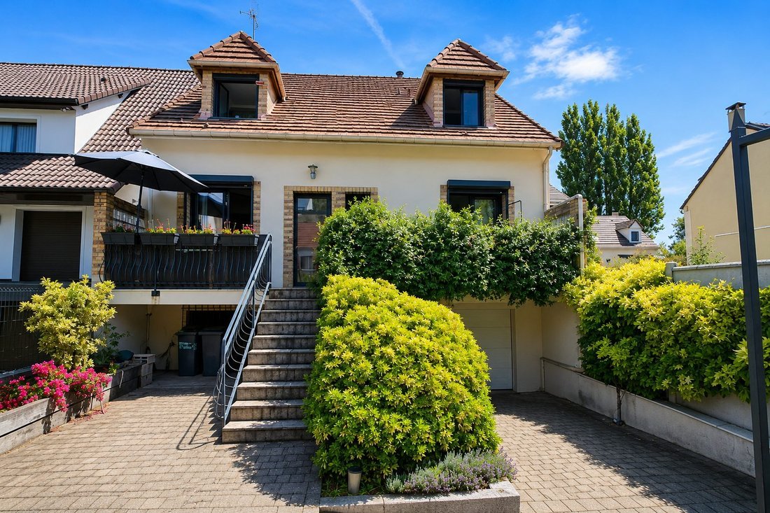 House in Creteil, Ile-de-France, France 1 - 18544738
