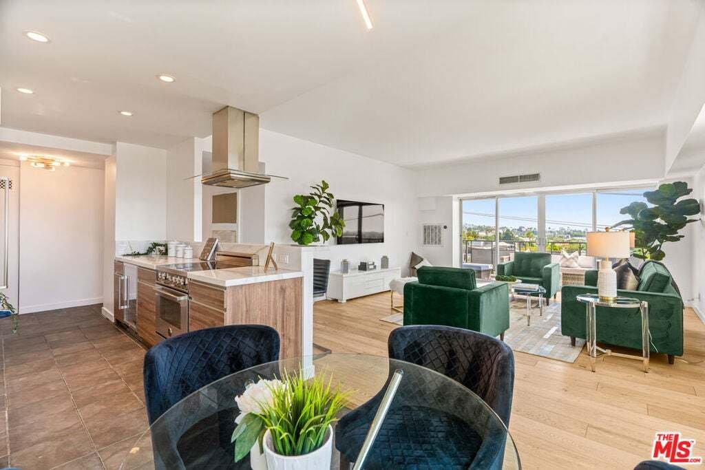 Condo in Los Angeles, California, United States 5 - 18545145