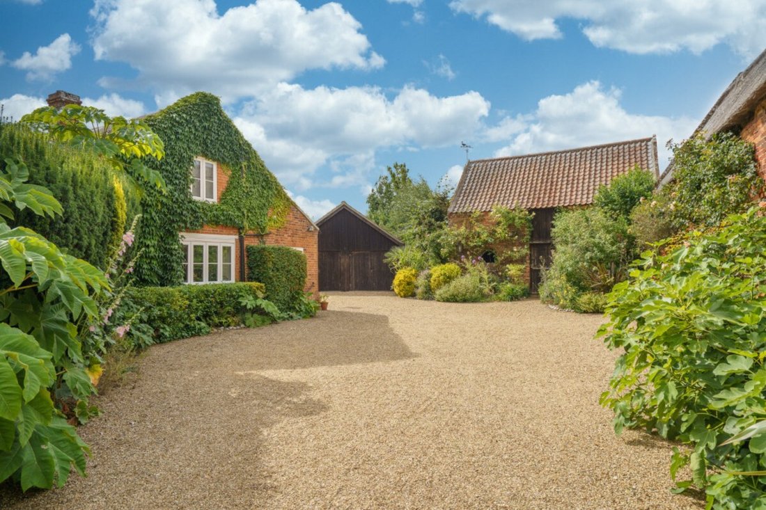 Farm Ranch in Norfolk, England 3 - 18545685