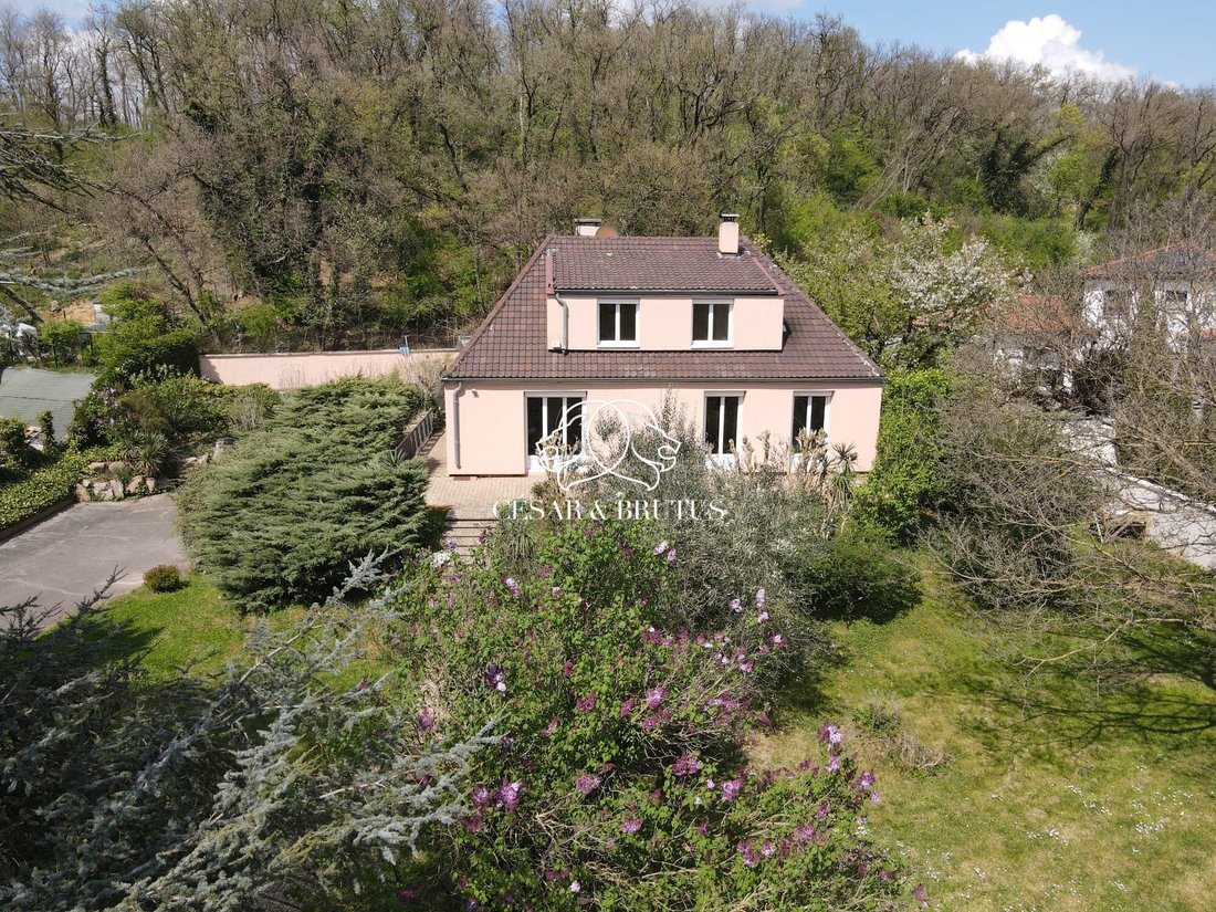 House in Mi Plaine-Manissieux-Village, Saint-Priest, France 1 - 17981152