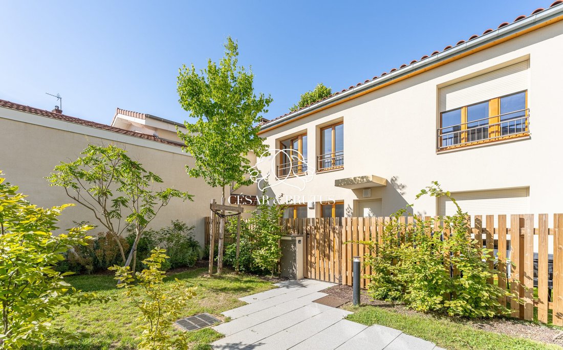House in Sainte-Foy-lès-Lyon, Auvergne-Rhône-Alpes, France 2 - 18161949