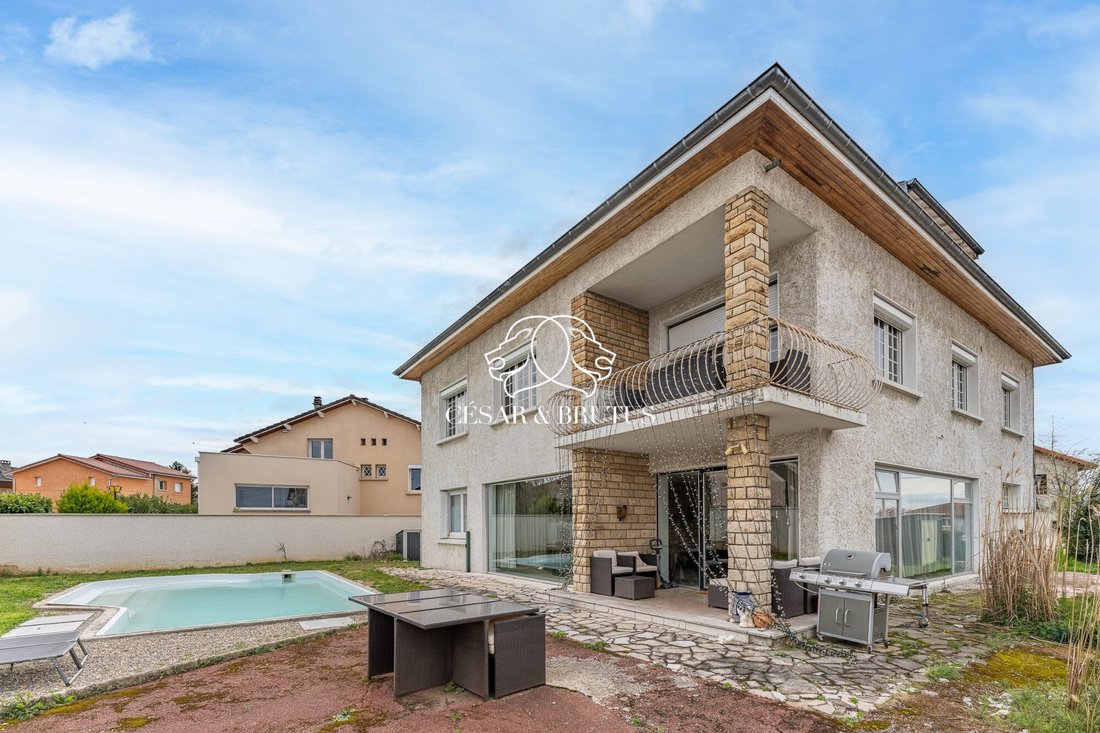 House in Saint-Laurent-de-Mure, Auvergne-Rhône-Alpes, France 5 - 18385063
