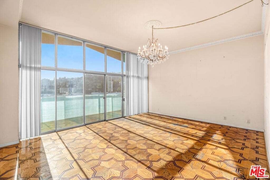 Condo in Los Angeles, California, United States 5 - 18545150