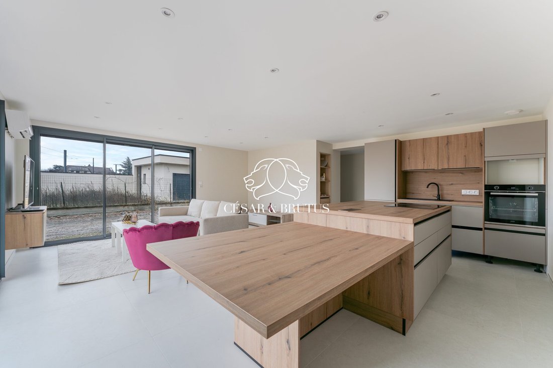 Villa in Decines-Charpieu, Auvergne-Rhône-Alpes, France 5 - 18514680