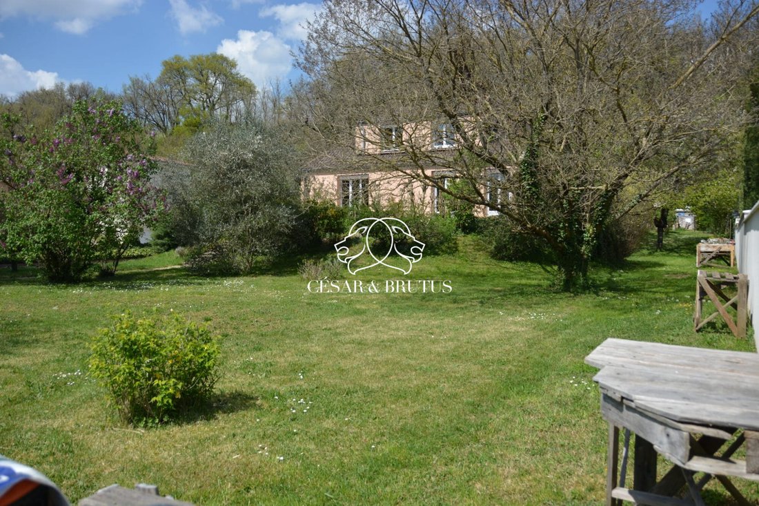 House in Mi Plaine-Manissieux-Village, Saint-Priest, France 4 - 17981152