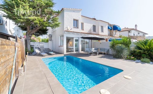 Villa in Roses, Catalonia, Spain 1