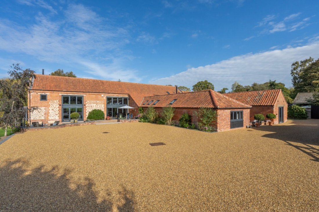 Erpingham, England 1 - 18545543
