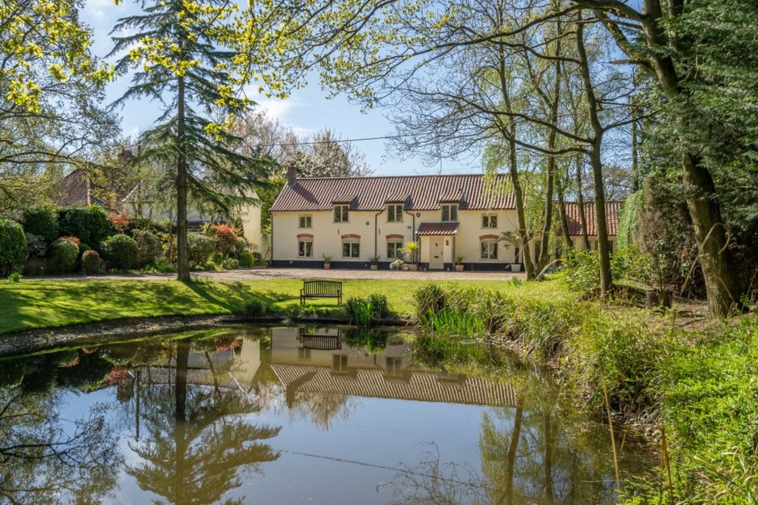 House in Norfolk, England 2 - 18545646