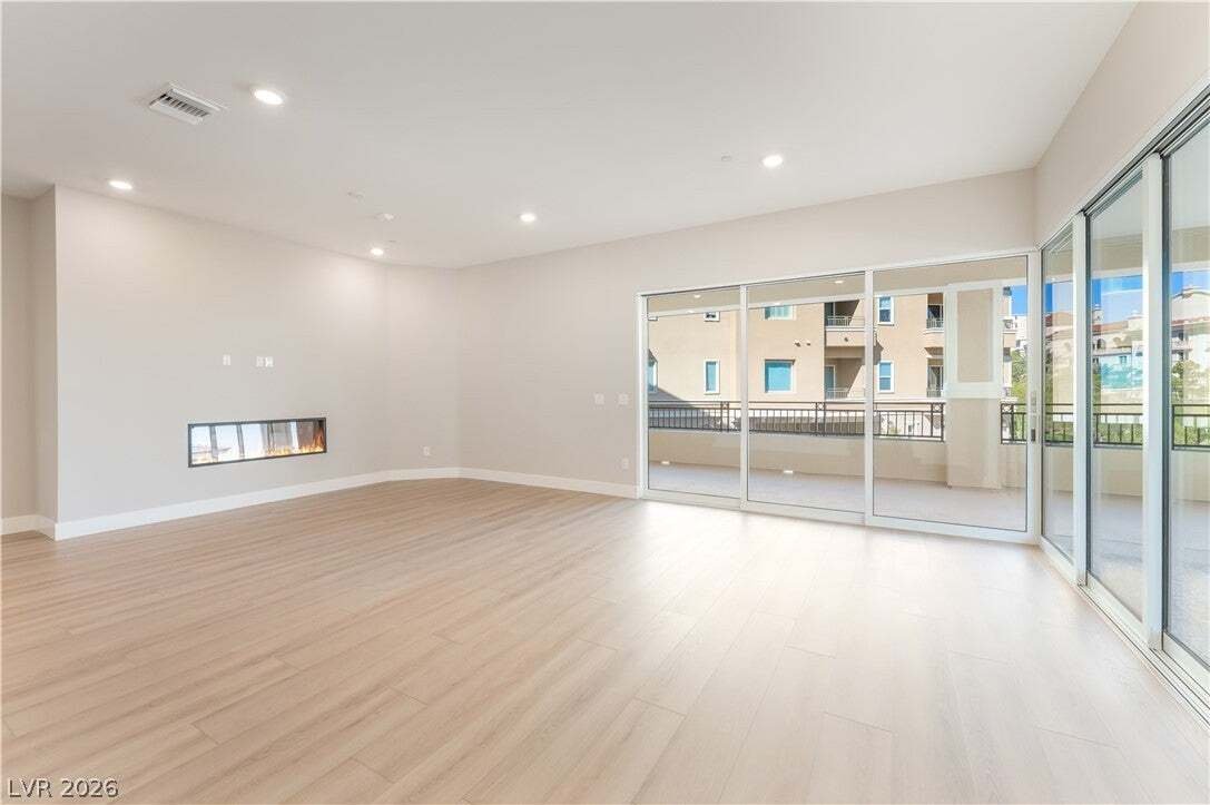 Condo in Las Vegas, Nevada, United States 4 - 18545048