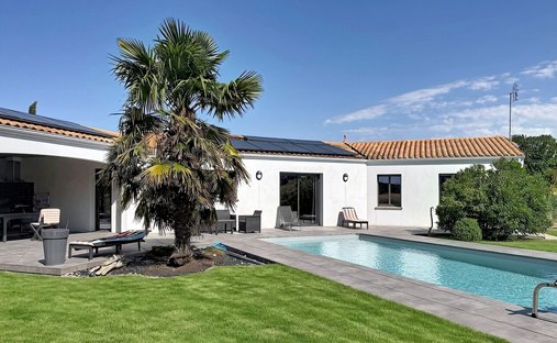House in Saint-Sulpice-de-Royan, Nouvelle-Aquitaine, France 1