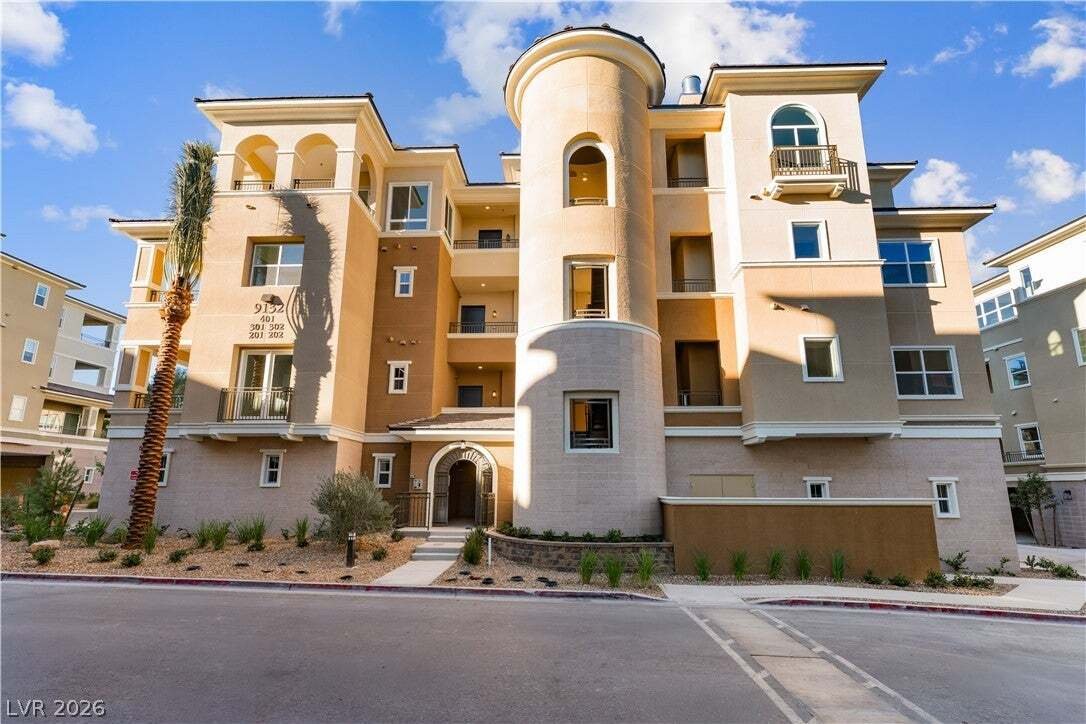 Condo in Las Vegas, Nevada, United States 1 - 18545056