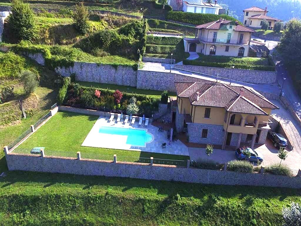 Villa in Castiglione di Garfagnana, Tuscany, Italy 5 - 18545014