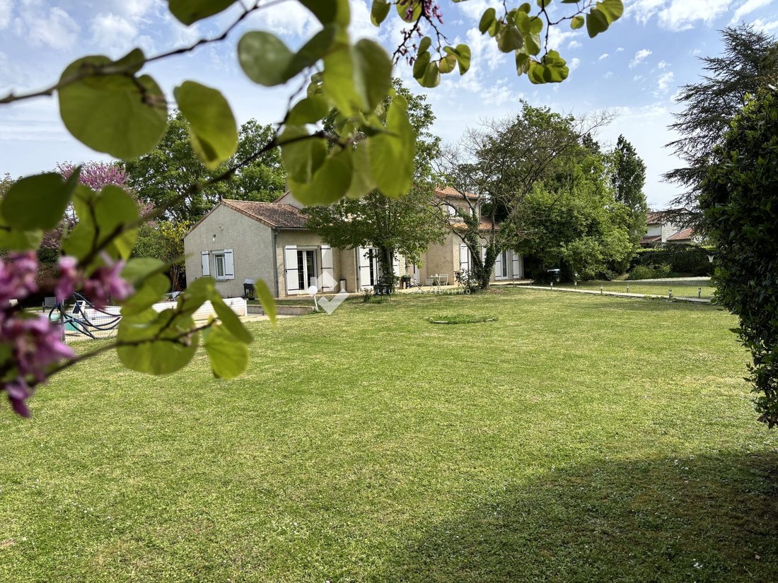 House in Neuville-de-Poitou, Nouvelle-Aquitaine, France 1 - 17739823