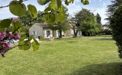 Haus in Neuville-de-Poitou, Neu-Aquitanien, Frankreich 1
