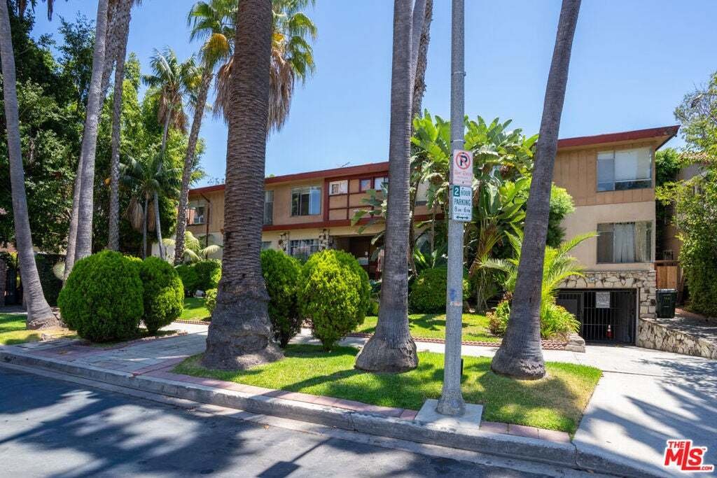 Los Angeles, California, United States 2 - 18545160