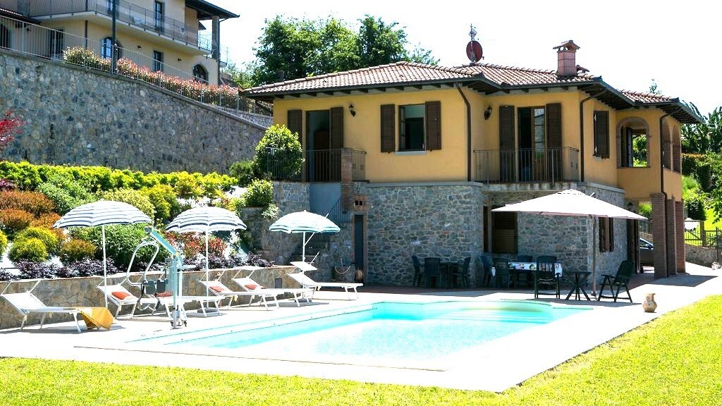Villa in Castiglione di Garfagnana, Tuscany, Italy 1 - 18545014