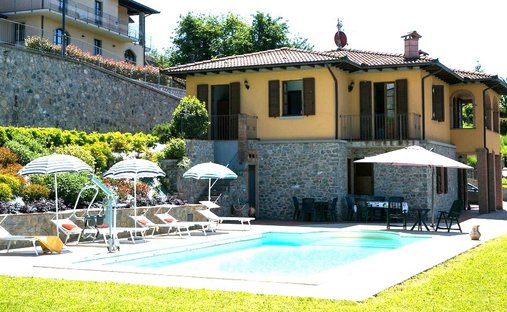 Villa in Castiglione di Garfagnana, Tuscany, Italy 1