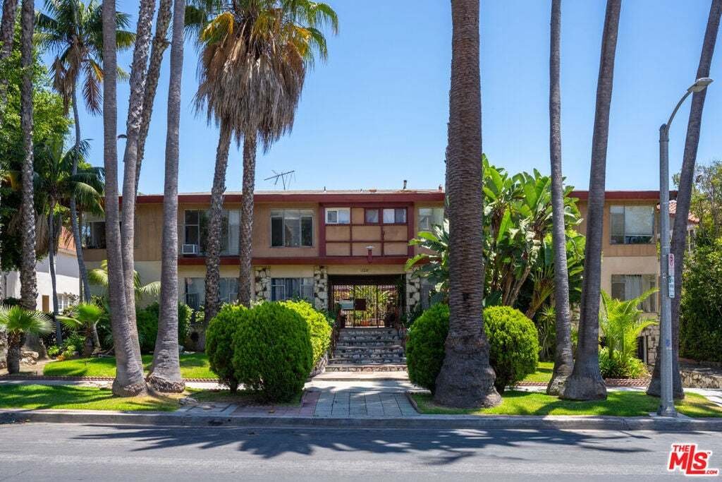 Los Angeles, California, United States 1 - 18545160