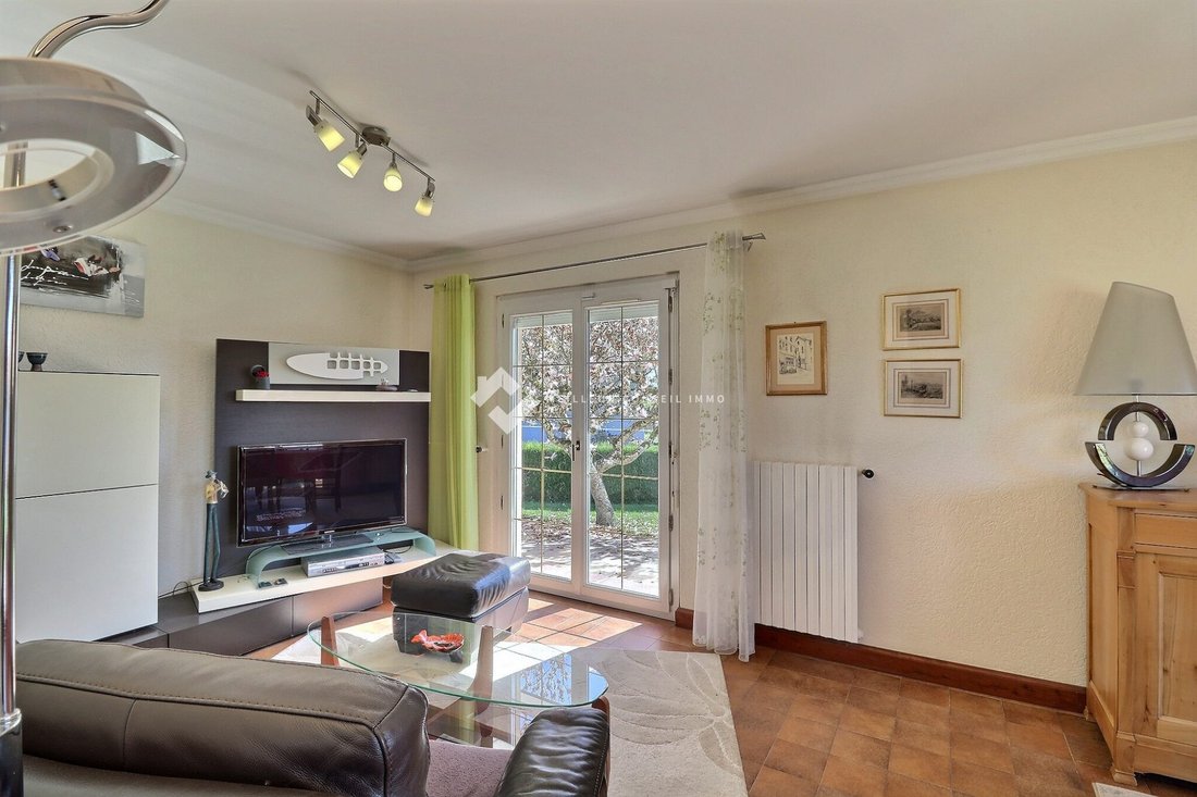 Casa en Cranves-Sales, Auvernia-Ródano-Alpes, Francia 1 - 17699895