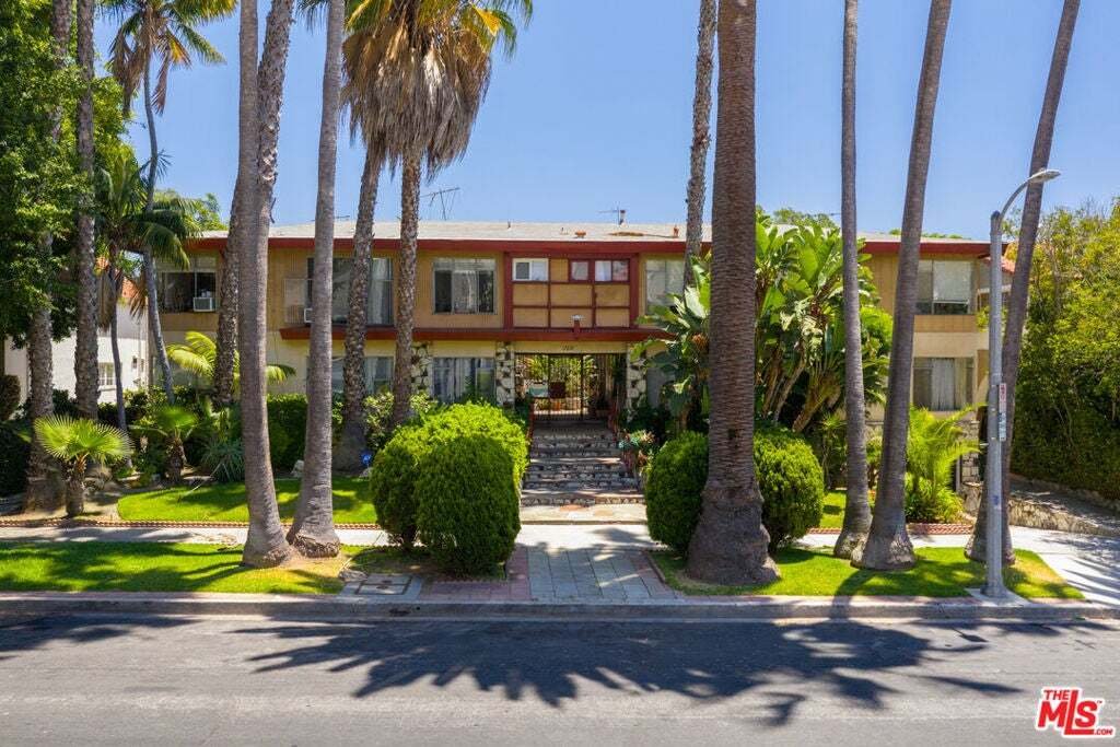 Los Angeles, California, United States 3 - 18545160
