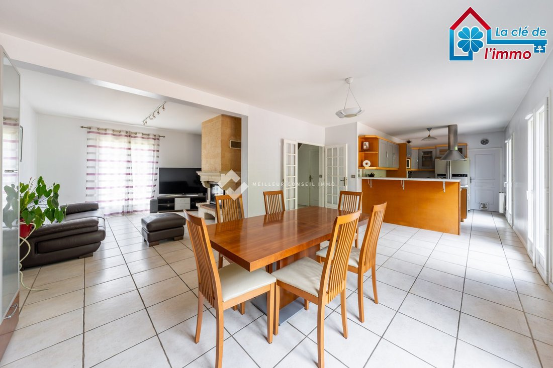 House in Saint-Pierre-du-Perray, Ile-de-France, France 2 - 18384857