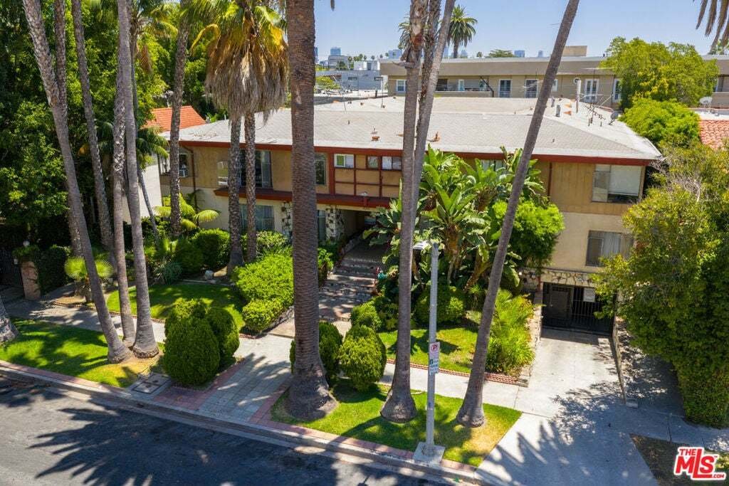 Los Angeles, California, United States 5 - 18545160