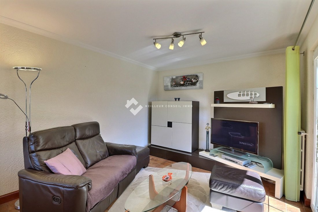 Casa en Cranves-Sales, Auvernia-Ródano-Alpes, Francia 2 - 17699895
