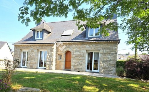 House in Centre Peri, Saint-Ave, France 1
