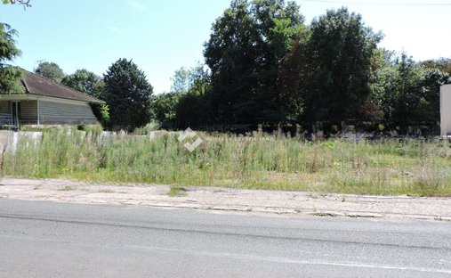 Land in Gouvernes, Ile-de-France, France 1