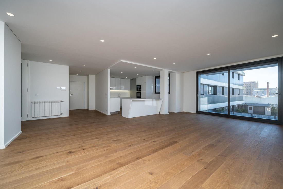 Apartment in Matosinhos e Leca da Palmeira, Porto District, Portugal 1 - 18546032
