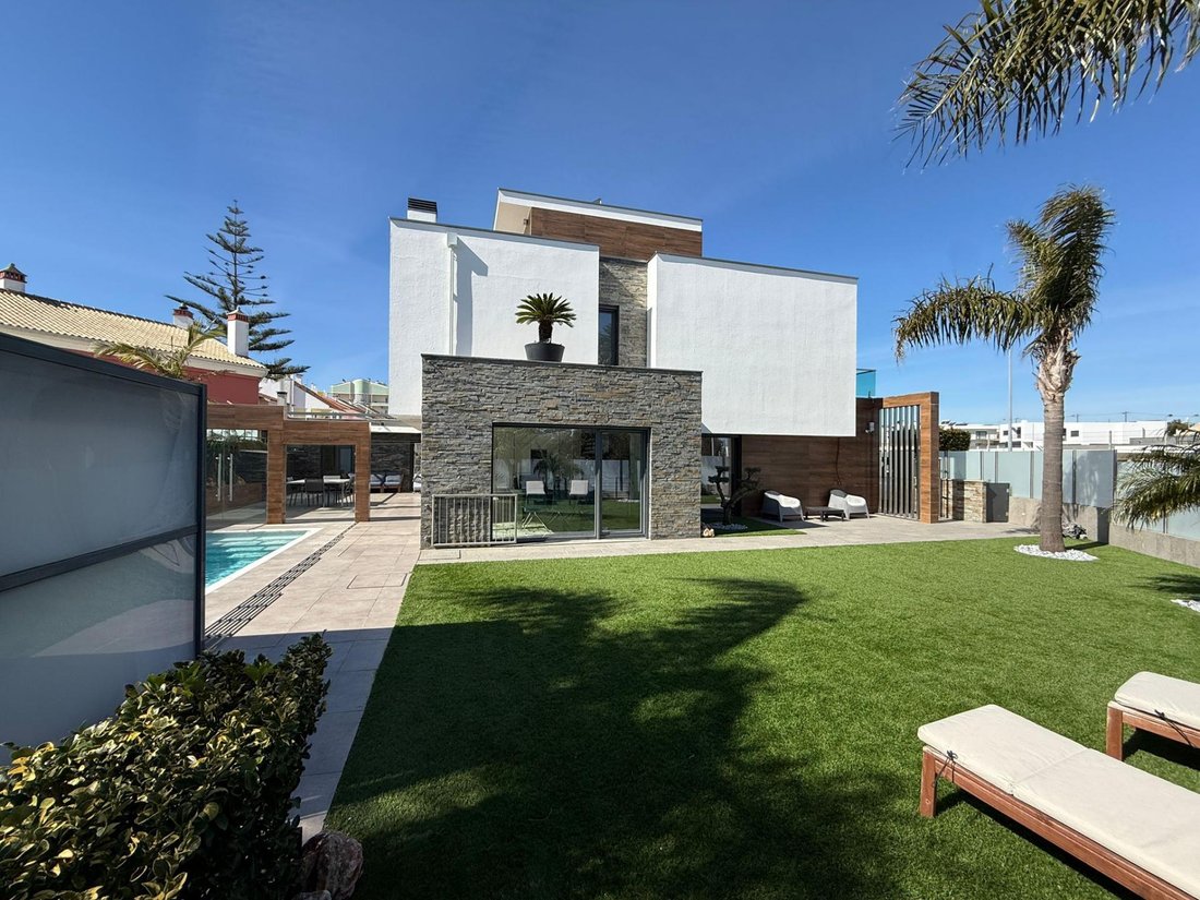 Villa in Charneca de Caparica e Sobreda, Setubal, Portugal 1 - 18548107