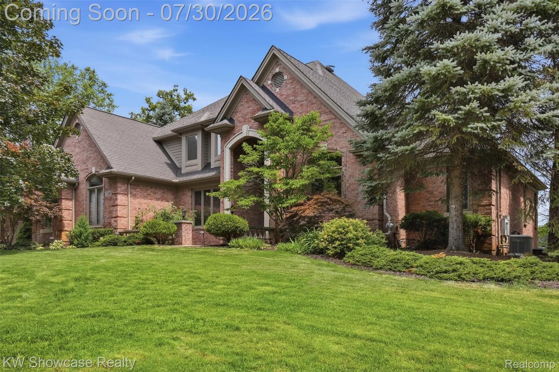 House in Walled Lake, Michigan, United States 1 - 18545408