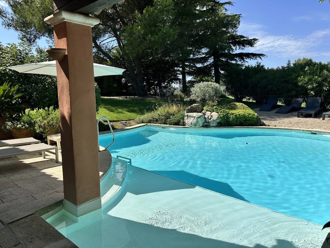 Villa in Mallemort, Provence-Alpes-Côte d'Azur, France 2 - 16822688