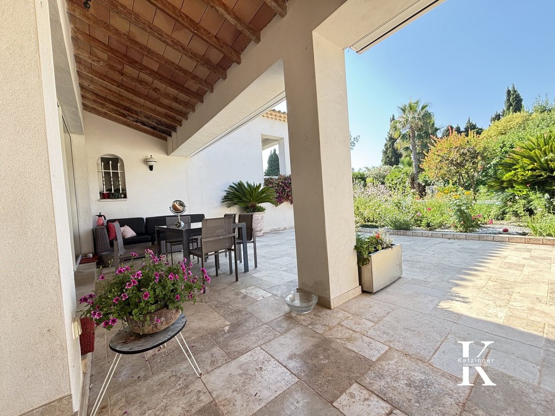 Villa in Hyeres, Provence-Alpes-Côte d'Azur, France 4 - 18544773