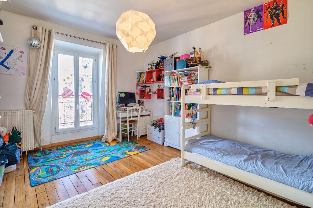 Apartment in Violet Commerce, Paris 15e Arrondissement, Paris 4 - 17857276