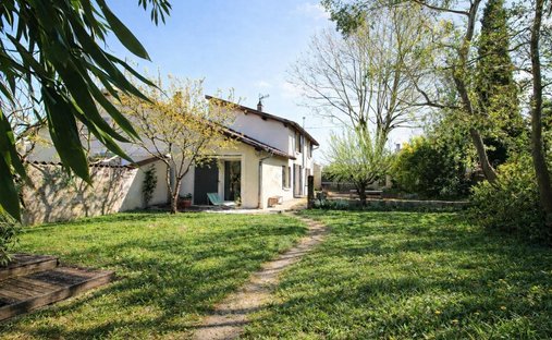 House in Thil, Auvergne-Rhône-Alpes, France 1