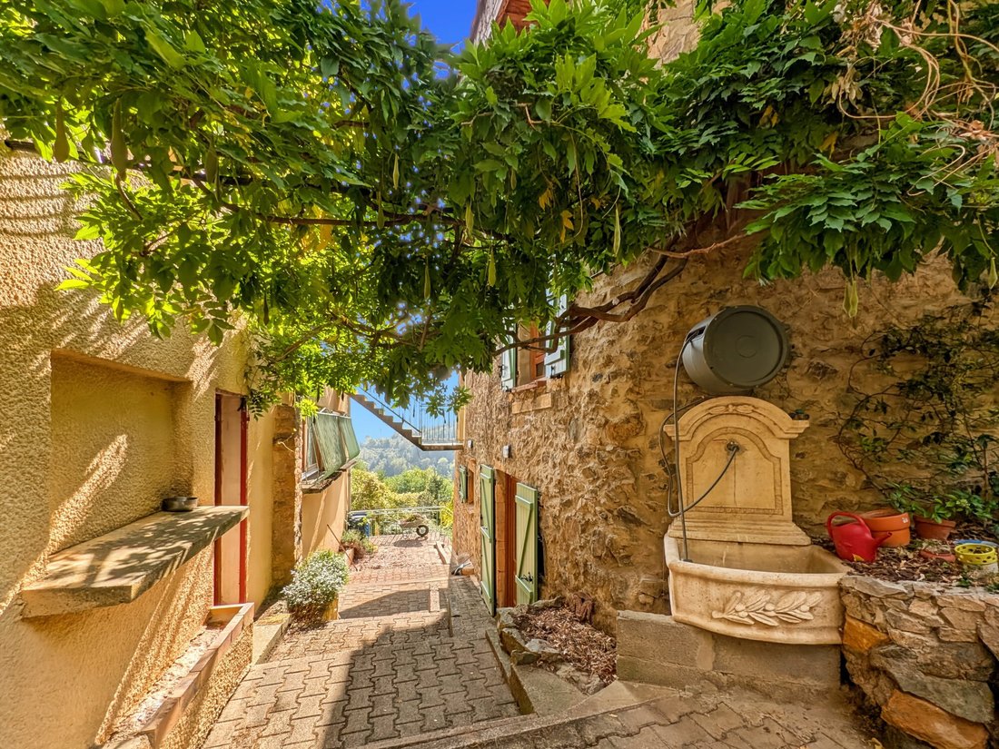 House in Vaux-en-Beaujolais, Auvergne-Rhône-Alpes, France 1 - 18012313