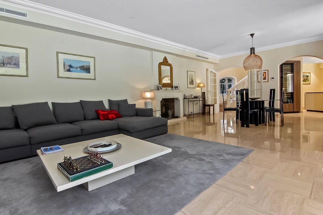 House in Mougins, Provence-Alpes-Côte d'Azur, France 5 - 17508328
