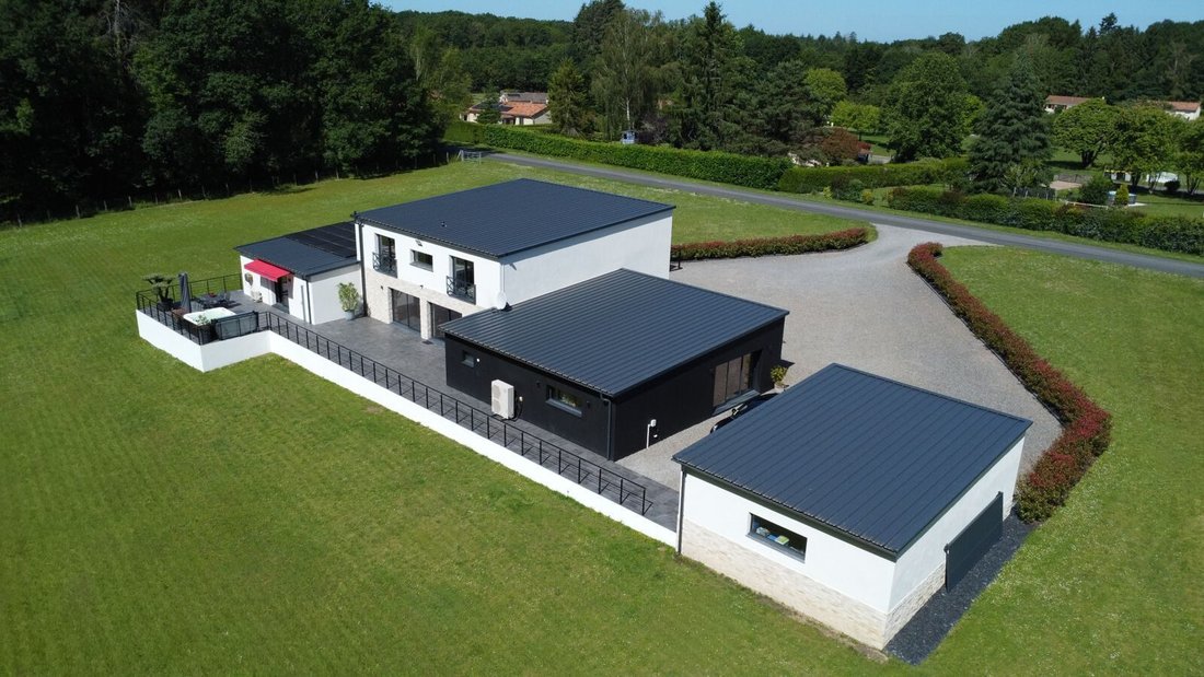 Villa in Saint-Estèphe, Nouvelle-Aquitaine, France 5 - 18069005