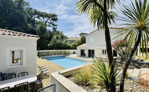 House in Nord Est Vallieres, Saint-Georges-de-Didonne, France 1